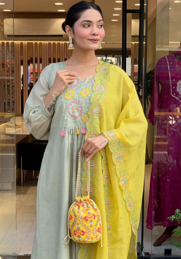 Aathado Noor-E-Mehfil Pastel Kurti With Embroidered Dupatta